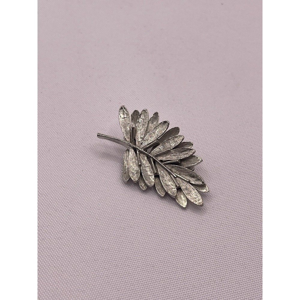 Vintage Silver Tone Textured Elegant Leaf Palms Brooch Pin